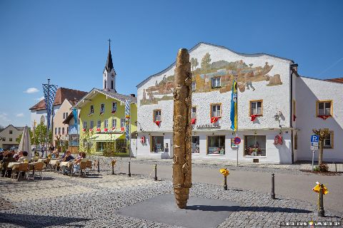 Gemeinde Marktl Landkreis Altötting Papsthaus mit Papstsäule (Dirschl Johann) Deutschland AÖ